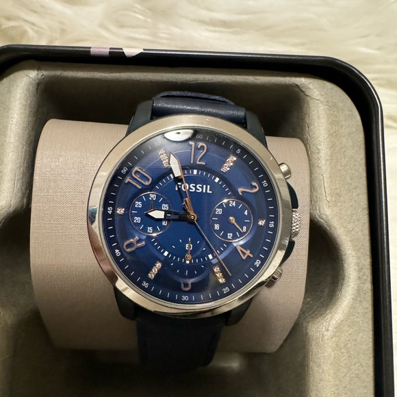 Fossil Watch - Picture 1 of 2